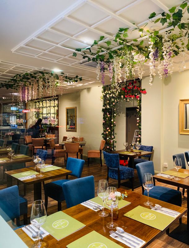 restaurant image
